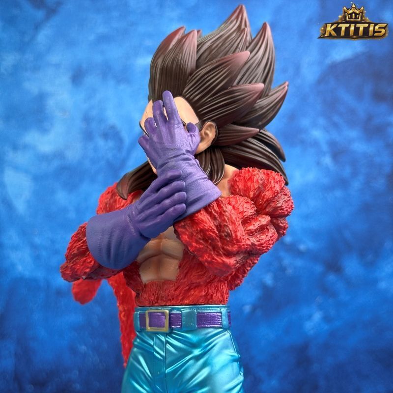 Dragon Ball GT Vegeta SSJ4 Figure