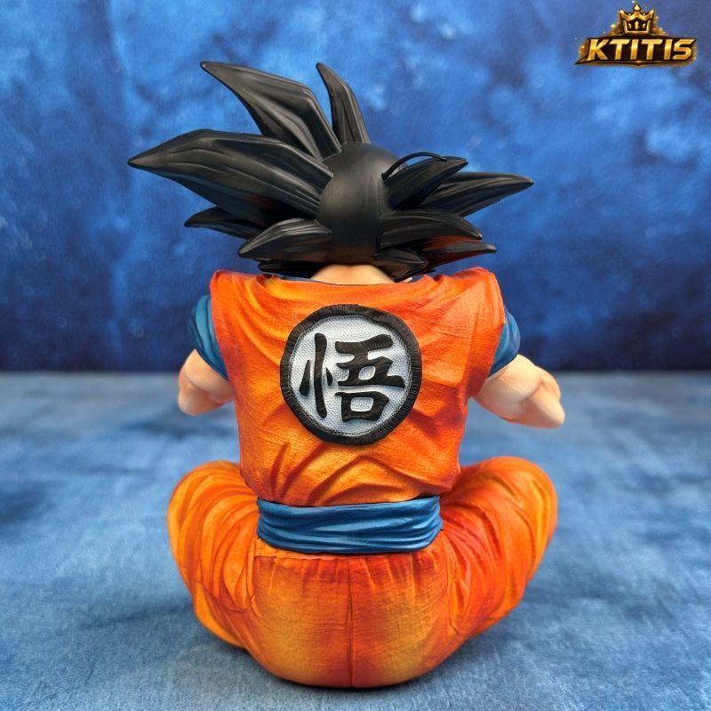 Dragon Ball Son Goku Enjoying a Burger Figure