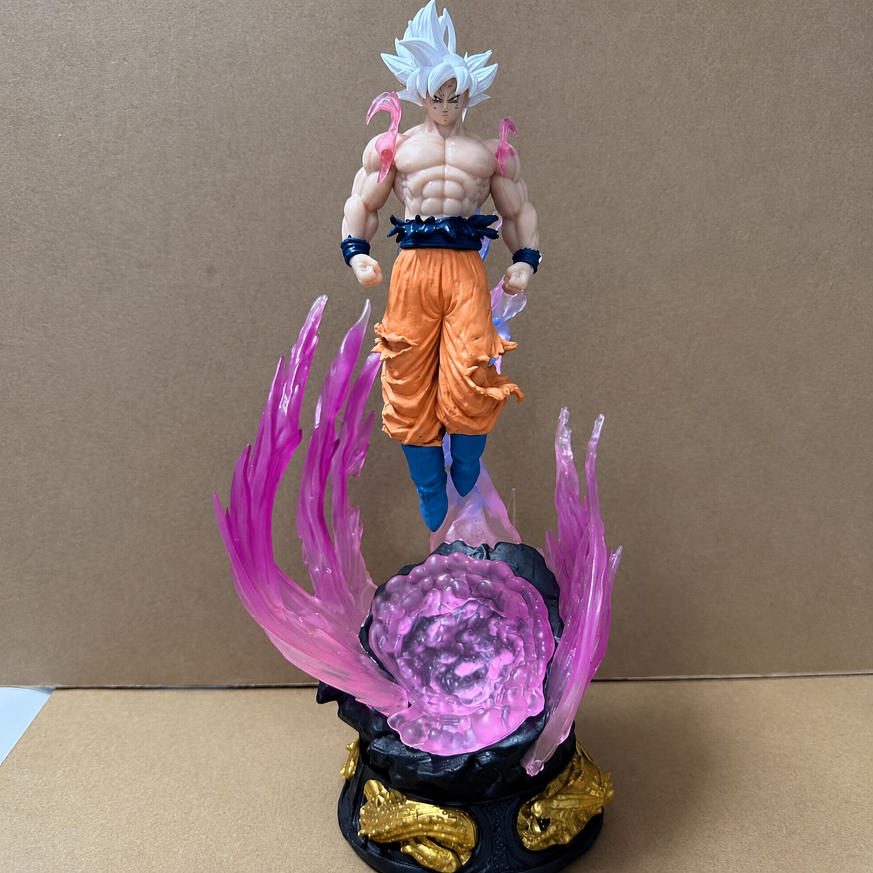 Dragon Ball Ultra Instinct Goku Figure