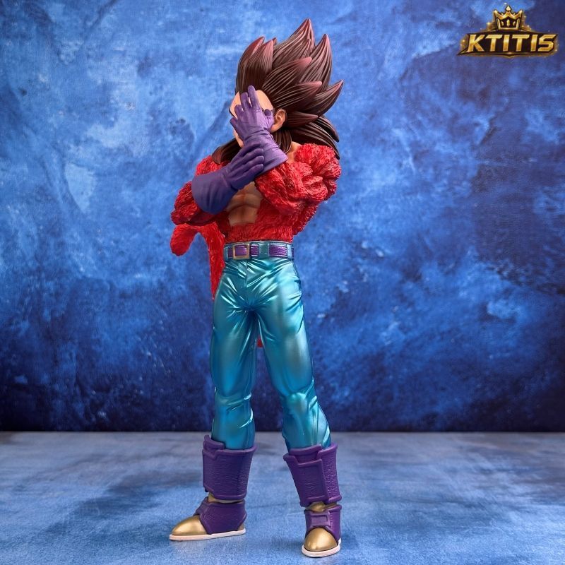 Dragon Ball GT Vegeta SSJ4 Figure