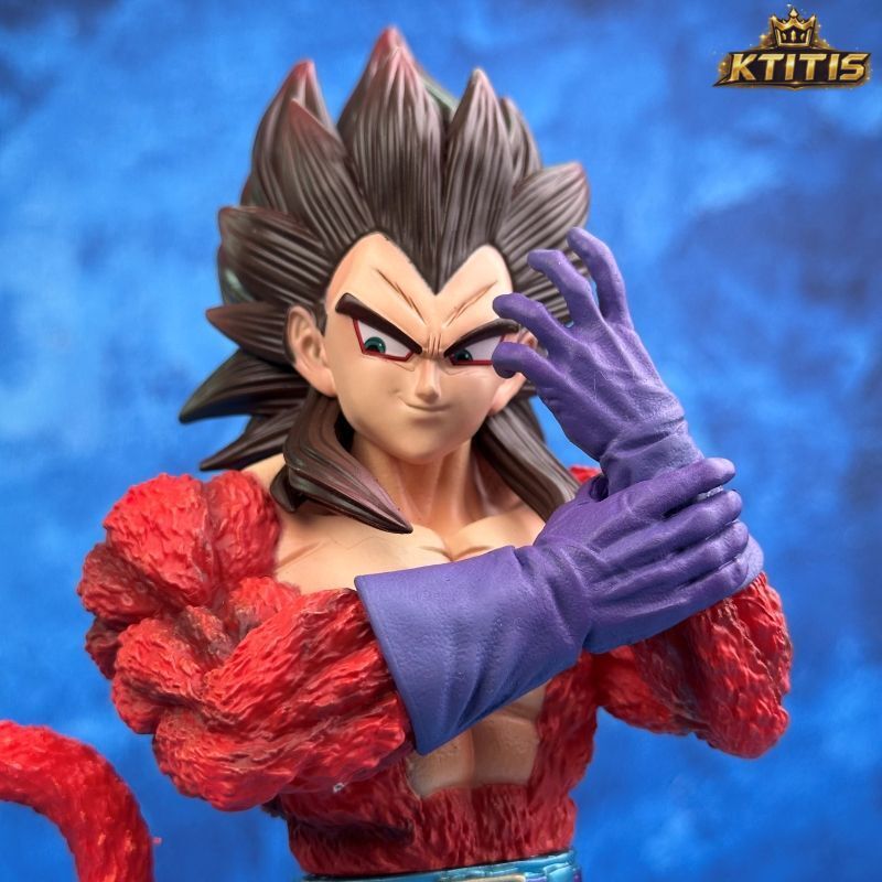 Dragon Ball GT Vegeta SSJ4 Figure